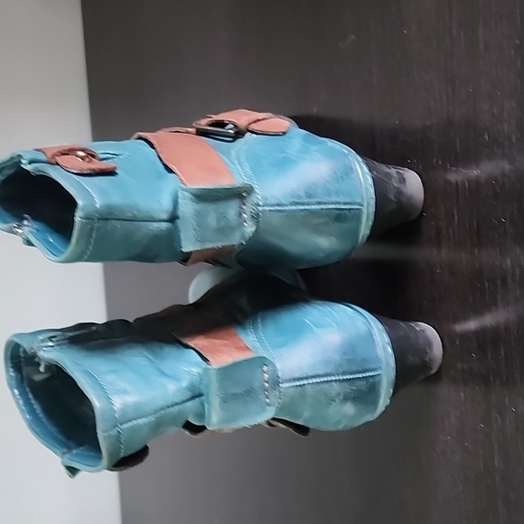 Teal leather with brown strap, size 9, ankle boot - Picture 3 of 5